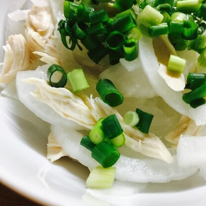 シャキシャキした新玉ねぎとふっくらした蒸し鶏で食感も楽しめまました！ポン酢も大好きなのでとても美味しかったです（╹◡╹）♡新玉ねぎの季節の定番料理になりそうです